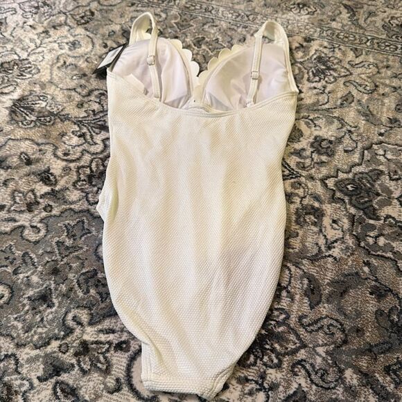 NWT Kate Spade Plunge One Piece Swimsuit - Pique Scallops in White- Size Small - Picture 5 of 9
